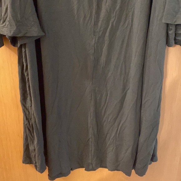 Torrid Super Soft Knits Olive Green Floral Cold Shoulder Tee Shirt Plus Size 5 - Picture 13 of 13